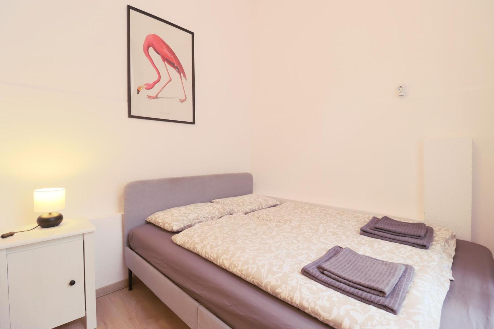 Joseph Boulevard Apartment - 3Bdr, 2Bath, 8Ppl Budapest Exteriör bild